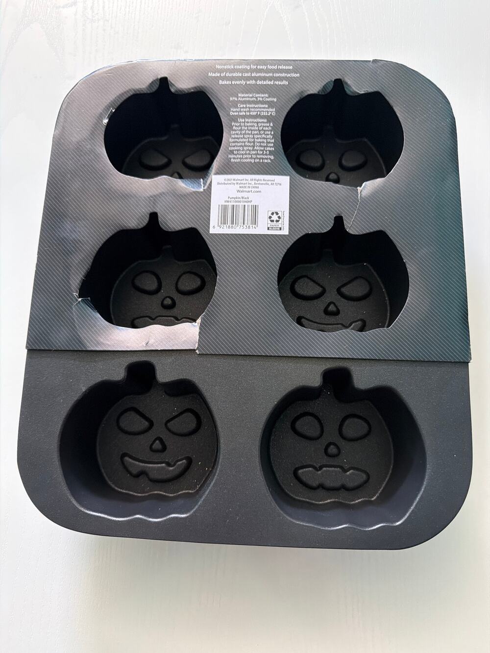 Halloween Cast Aluminum Bakeware - Picture 1 of 5